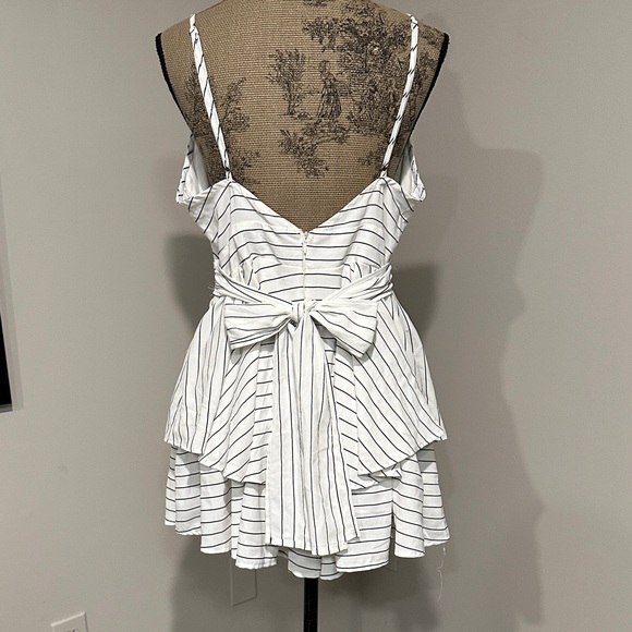 Revamped White Striped Sleeveless shorts romper with bow size large - Picture 3 of 10